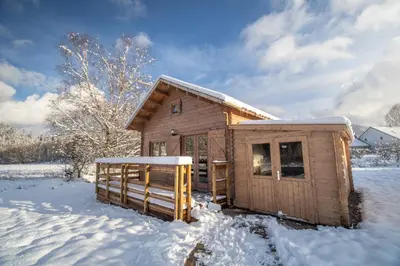 L'établissement Chalet chevreuils du beillard en hiver