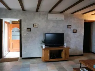 Télévision ou salle de divertissement dans l'établissement Gîte d'Amandine