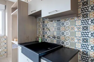 Cuisine ou kitchenette dans l'établissement Le Tassigny à 2mn du centre avec Parking