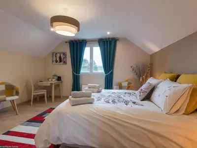 Un ou plusieurs lits dans un hébergement de l'établissement Charmante chambre pour 2 avec sauna et vélos à Vyans-le-Val - FR-1-583-277