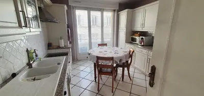 Cuisine ou kitchenette dans l'établissement Le Vicomte