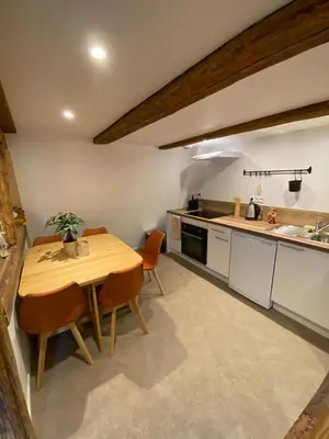 Cuisine ou kitchenette dans l'établissement Appartement 2023