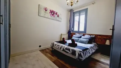 Un ou plusieurs lits dans un hébergement de l'établissement Gitedaval Maison famille et spa