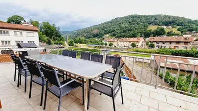 Vue générale sur la montagne ou vue sur la montagne depuis la maison de vacances