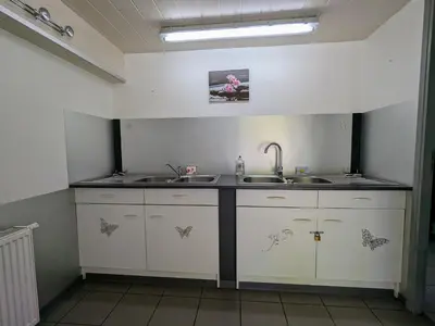 Cuisine ou kitchenette dans l'établissement Yourte atypique avec sauna et terrasse privative - FR-1-589-765