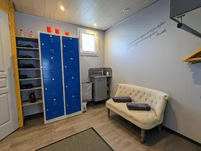 Cuisine ou kitchenette dans l'établissement Cabane perchée avec terrasse, sauna et BBQ à Ferdrupt - FR-1-589-770