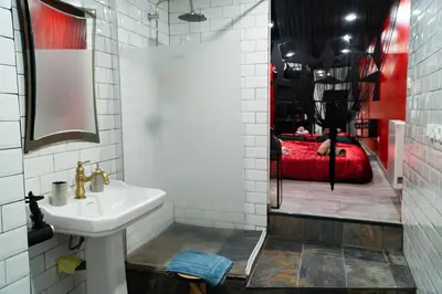 Salle de bains dans l'établissement Perle d'eau-Love Room-Jacuzzi-Sauna-Proche Montbéliard et Belfort