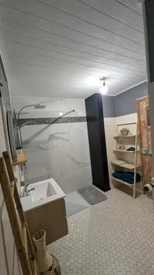 Salle de bains dans l'établissement Au pied du col