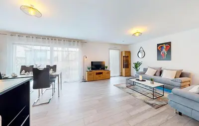 Télévision ou salle de divertissement dans l'établissement 2 Bedroom Stunning Home In Schlierbach