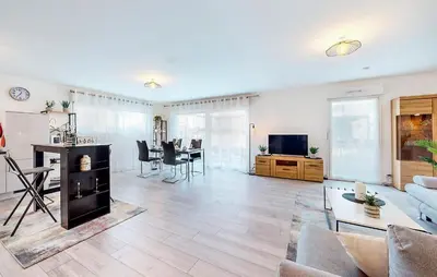 Télévision ou salle de divertissement dans l'établissement 2 Bedroom Stunning Home In Schlierbach