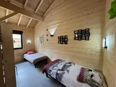 Un ou plusieurs lits dans un hébergement de l'établissement Chalet du saut de la bourrique, plain-pied, SPA couvert, terrain clôturé