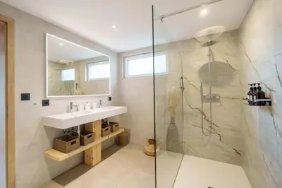 Salle de bains dans l'établissement L’Alma - Magnifique maison avec jacuzzi