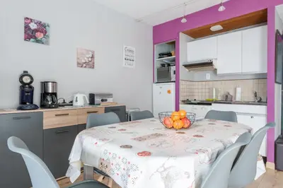 Cuisine ou kitchenette dans l'établissement Studio Résidence les Oursons - parking privé