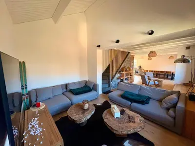 Coin salon dans l'établissement Chalet 14pers - jacuzzi&sauna - La Bresse