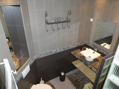 Salle de bains dans l'établissement AH Large apartment 1 a 7 pers 3 stars WiFi
