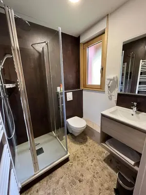 Salle de bains dans l'établissement Aux balcons des xettes
