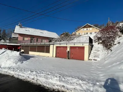 L'établissement Aux balcons des xettes en hiver