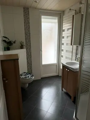 Salle de bains dans l'établissement Beau duplex proche centre