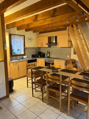 Cuisine ou kitchenette dans l'établissement Les gites la Bresse 18 personnes