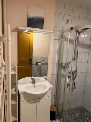 Salle de bains dans l'établissement Les gites la Bresse 18 personnes