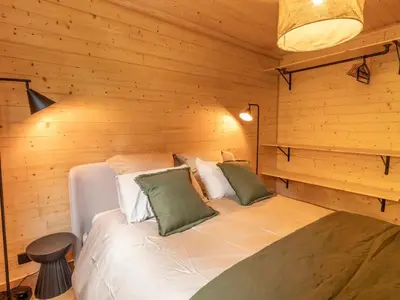 Un ou plusieurs lits dans un hébergement de l'établissement Chalet moderne avec cheminée et animaux bienvenus proche de Gérardmer - FR-1-589-778