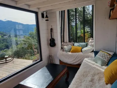 Vue générale sur la montagne ou vue sur la montagne depuis le chalet