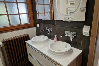 Salle de bains dans l'établissement Gîte 3 étoiles jusqu'à 12 pers