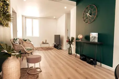 Coin salon dans l'établissement La SUITE'HOME Super Bright Modern Apartment
