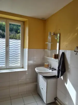 Salle de bains dans l'établissement Joli appartement 4 personnes à la campagne