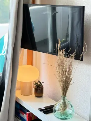 Télévision ou salle de divertissement dans l'établissement Le Refuge