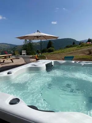 Vue générale sur la montagne ou vue sur la montagne depuis le chalet