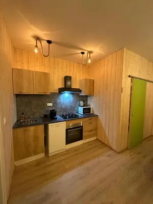 Cuisine ou kitchenette dans l'établissement Ancienne école avec Jacuzzi privé