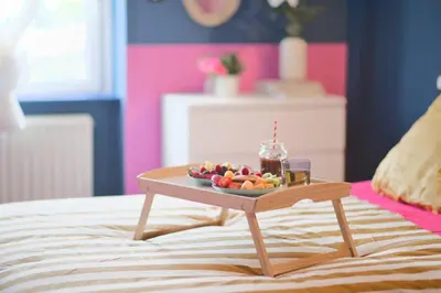 Un ou plusieurs lits dans un hébergement de l'établissement Popart Insolite Jacuzzi,Sauna & SPA Parking free