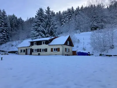L'établissement Gîte La Belle Vue, Maison de campagne avec vue magnifique en hiver