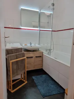 Salle de bains dans l'établissement Les toits de Colmar - Parking
