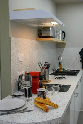 Cuisine ou kitchenette dans l'établissement Le Jules