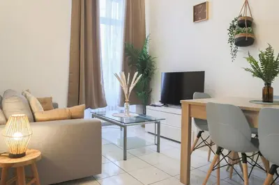 Télévision ou salle de divertissement dans l'établissement Le Coquet, bord de l'eau