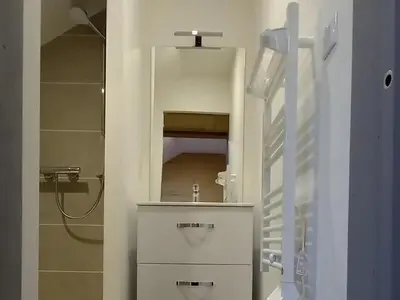 Salle de bains dans l'établissement Gite famille & bain nordique, Chez Bubu, école rénovée au cœur des Vosges