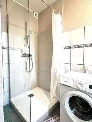 Salle de bains dans l'établissement Appartement élégant et fonctionnel