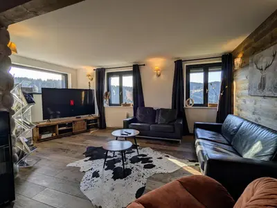 Télévision ou salle de divertissement dans l'établissement Évasion montagne à Gérardmer avec terrasse et parking - FR-1-589-793
