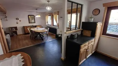 Cuisine ou kitchenette dans l'établissement Chez Bernadette