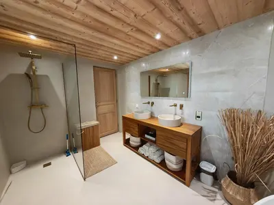 Salle de bains dans l'établissement Chalet Toscane avec bain nordique