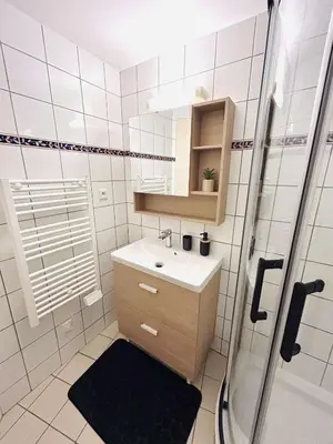 Salle de bains dans l'établissement Le Rustique