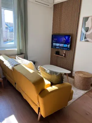 Télévision ou salle de divertissement dans l'établissement Le Jardin Secret F3 Elégance comfort