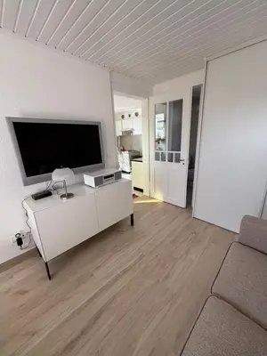 Télévision ou salle de divertissement dans l'établissement La Chouette
