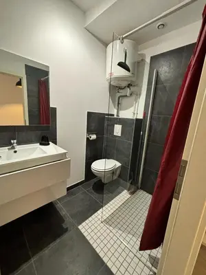 Salle de bains dans l'établissement L'Atelier Urbain Apartment