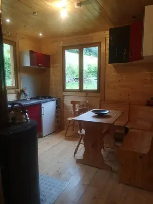 Cuisine ou kitchenette dans l'établissement Au petit bonheur