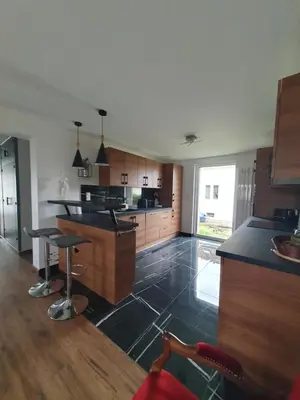 Cuisine ou kitchenette dans l'établissement Grande maison proche Colmar
