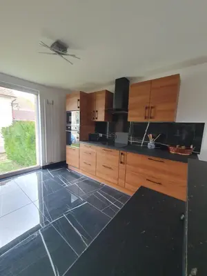 Cuisine ou kitchenette dans l'établissement Grande maison proche Colmar