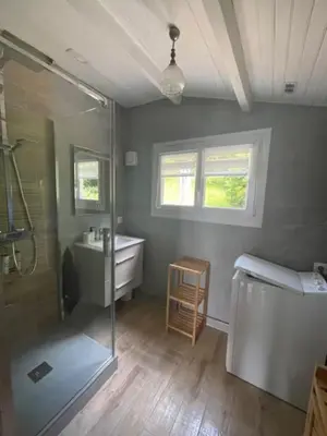 Salle de bains dans l'établissement chalet cosy au calme